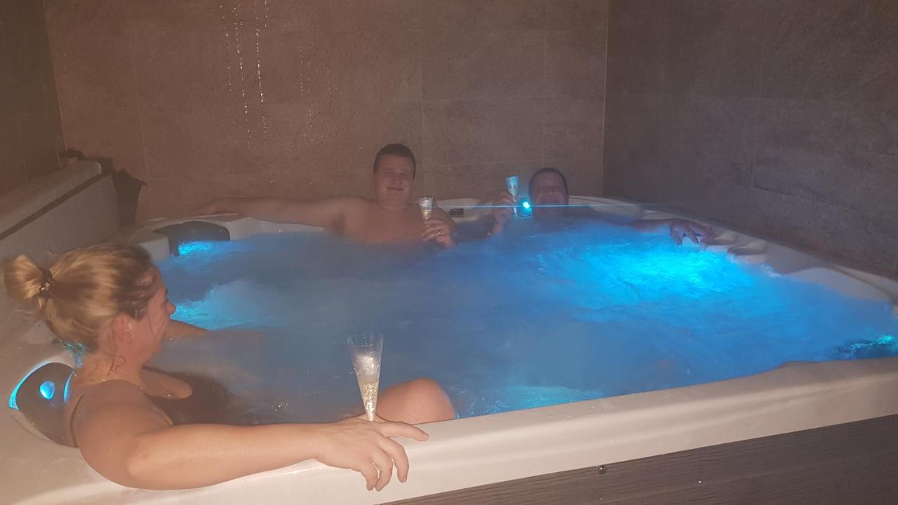 Statek 3 - Wellness & Spa Hotel Hluboka nad Vltavou Luaran gambar