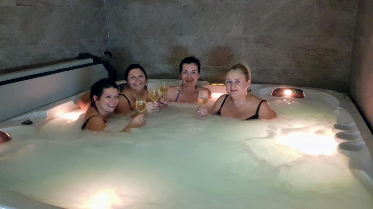 Statek 3 - Wellness & Spa Hotel Hluboka nad Vltavou Luaran gambar